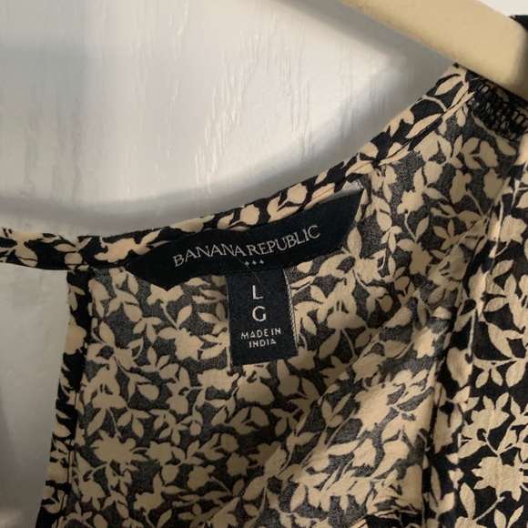 Banana Republic Light Weight Blouse - Picture 2 of 3